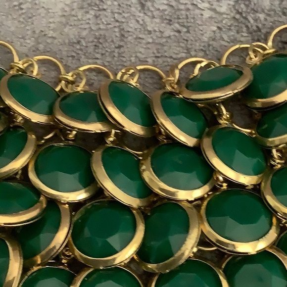 NWT Cara New York Green and Gold Layered Statement Necklace - Picture 3 of 12